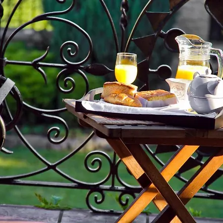 Real La Montanesa * Corrales De Buelna